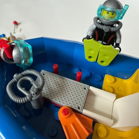 Lego 4644 Marina City Town Harbor Beach Surf Boat Cafe Complete except sticker - Picture 7 of 14